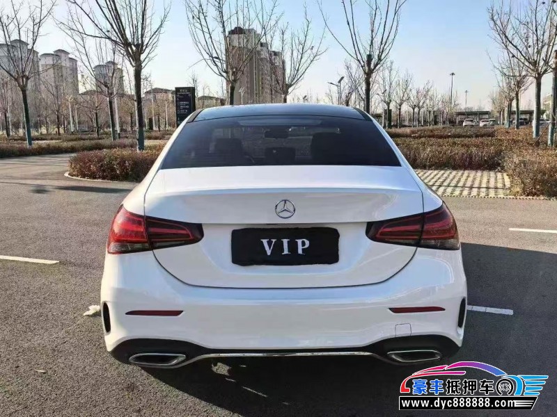 22年奔驰A轿车抵押车出售