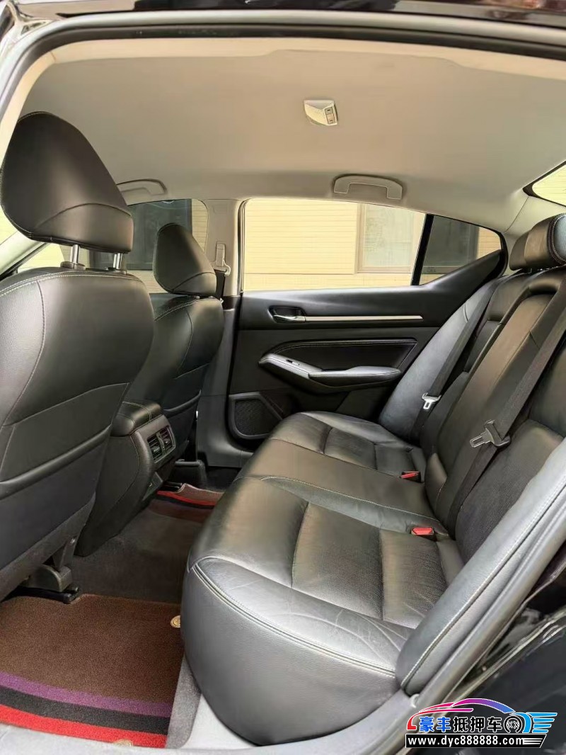 21年日产天籁轿车抵押车出售