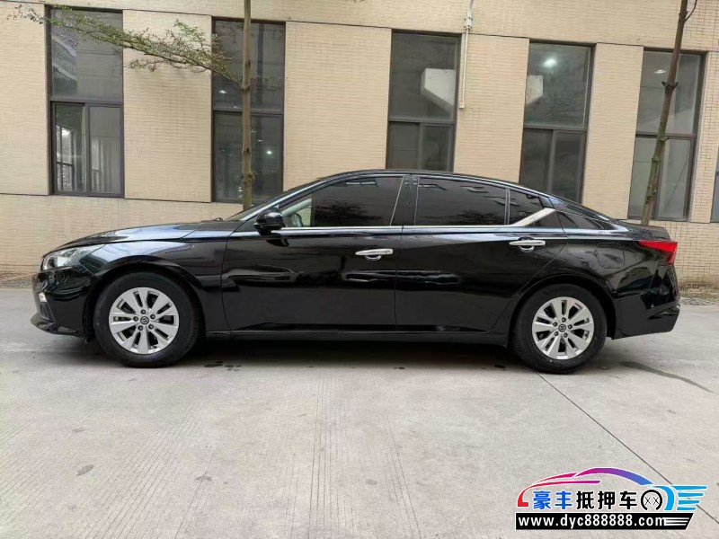 21年日产天籁轿车抵押车出售