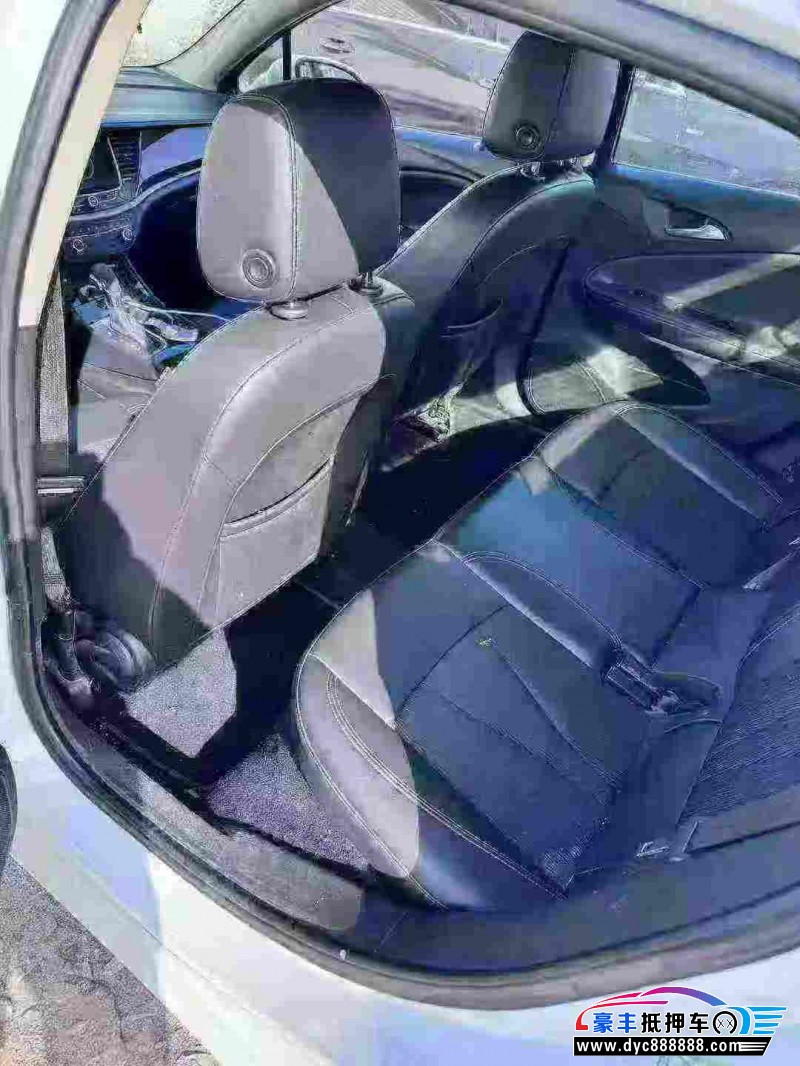 18年别克威朗轿车抵押车出售