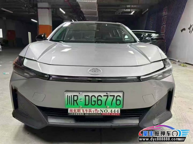 抵押车出售25年丰田BZ3轿车