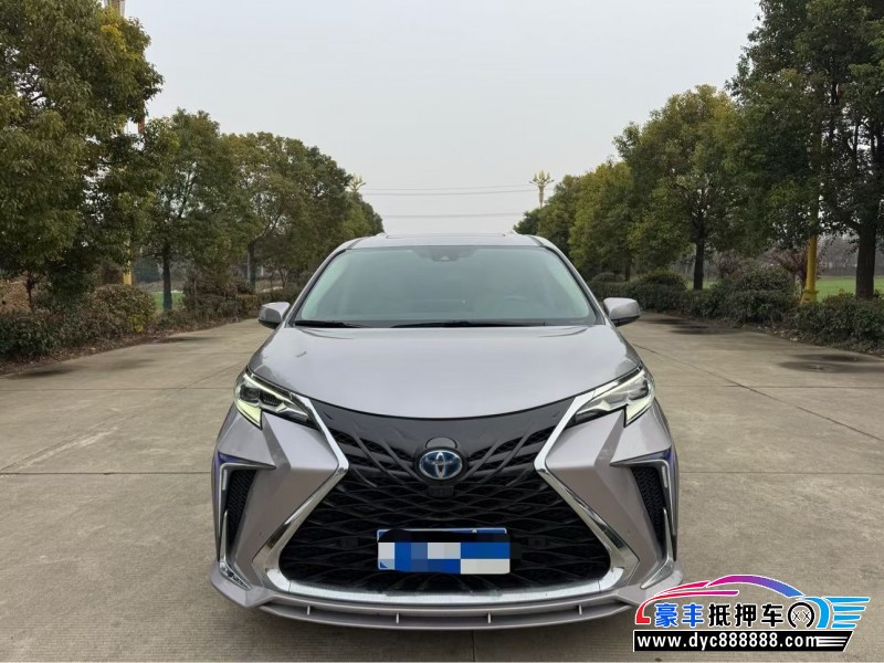 22年丰田塞纳轿车