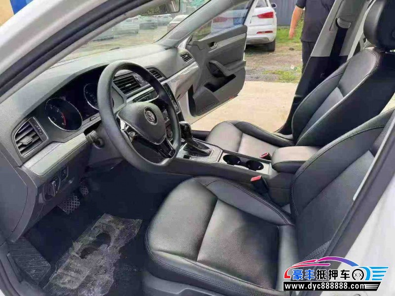 16年大众凌渡轿车抵押车出售