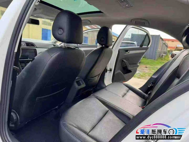 16年大众凌渡轿车抵押车出售