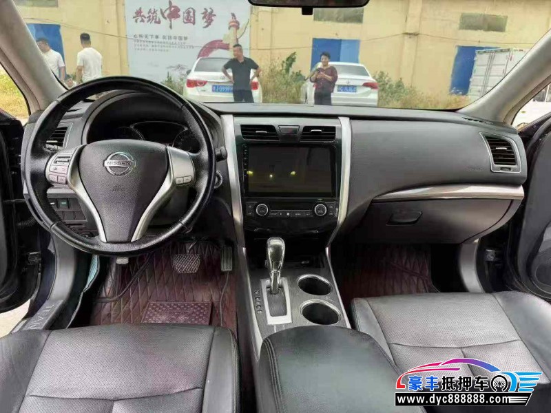 16年日产天籁轿车抵押车出售