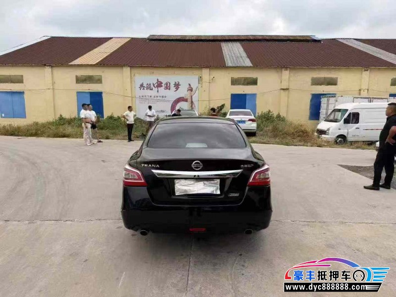 16年日产天籁轿车抵押车出售