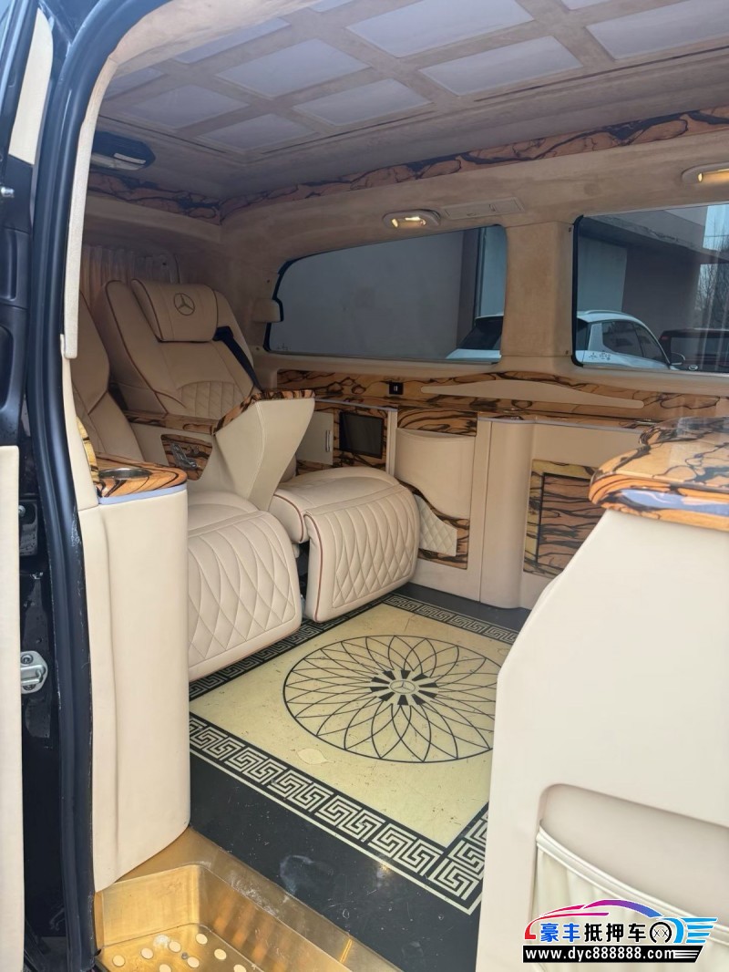 18年奔驰威霆轿车抵押车出售