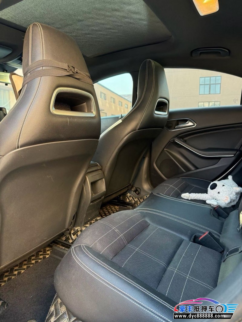 16年奔驰CLA轿车抵押车出售