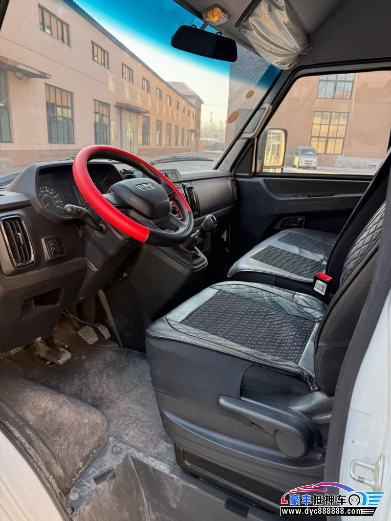 25年依维柯得意轿车抵押车出售