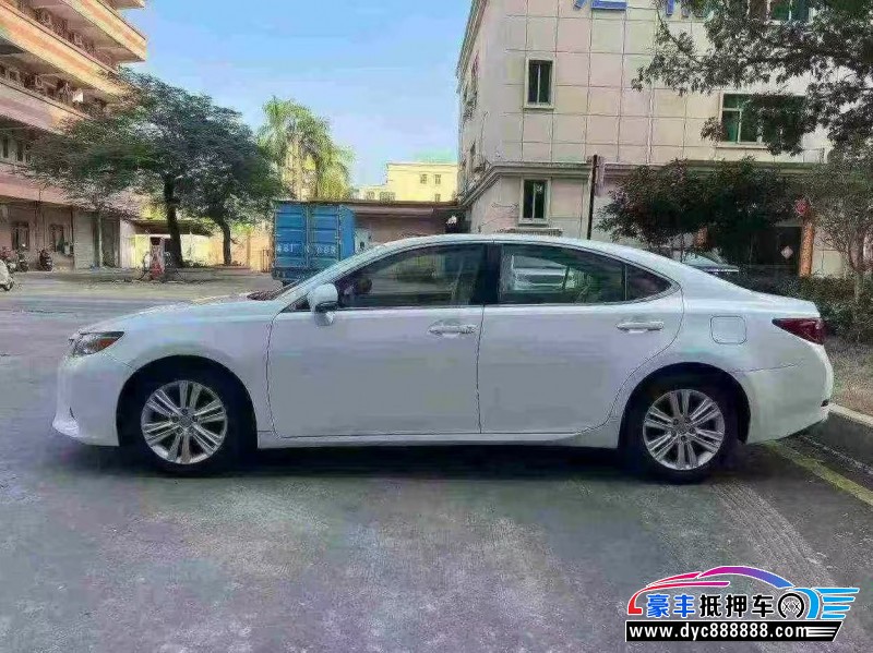 13年雷克萨斯ES轿车抵押车出售