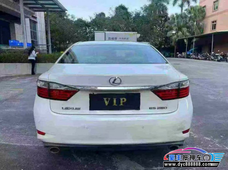 13年雷克萨斯ES轿车抵押车出售