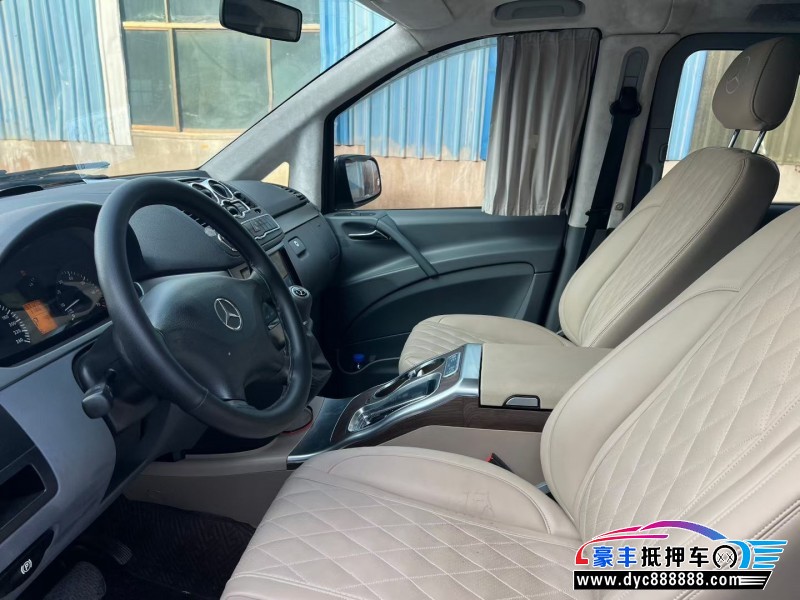 16年奔驰威霆轿车抵押车出售