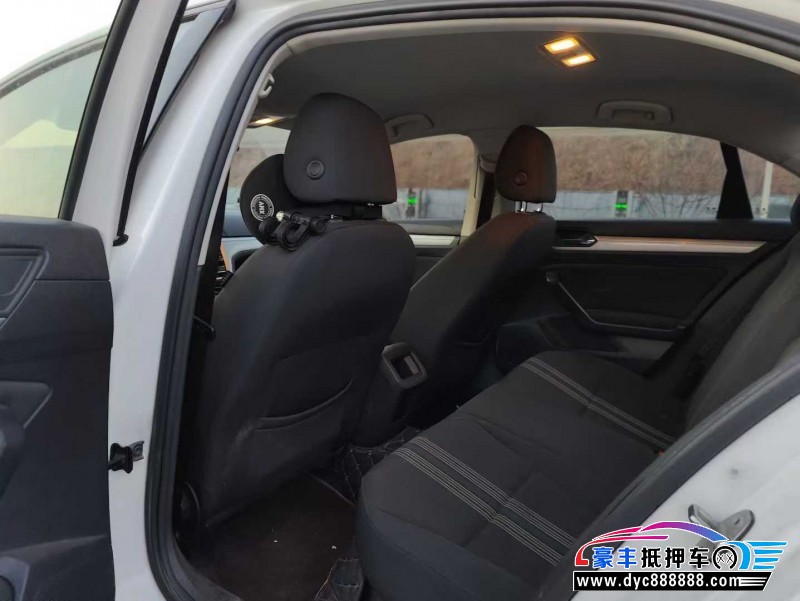 17年大众凌渡轿车抵押车出售