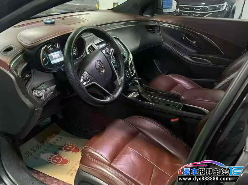 15年别克君越轿车抵押车出售