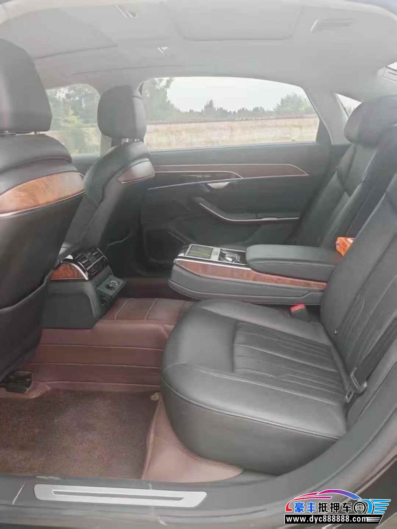 20年奥迪A8L轿车抵押车出售