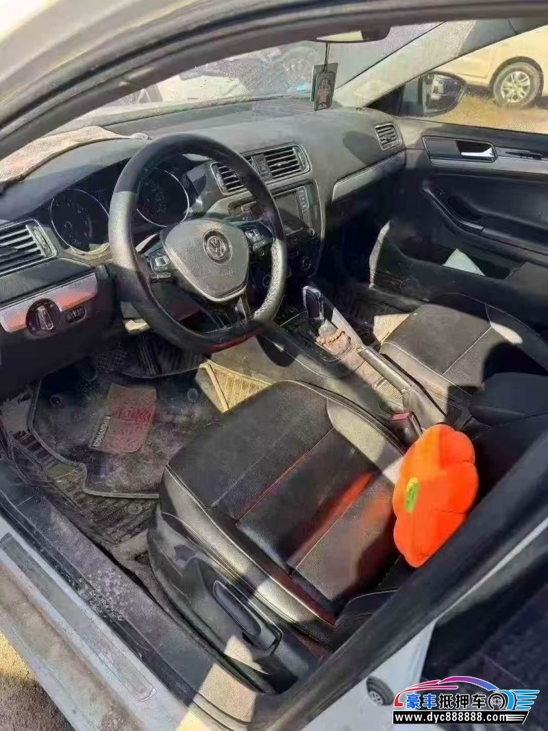 18年大众速腾轿车抵押车出售