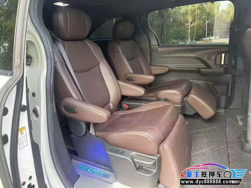 23年丰田塞纳轿车抵押车出售