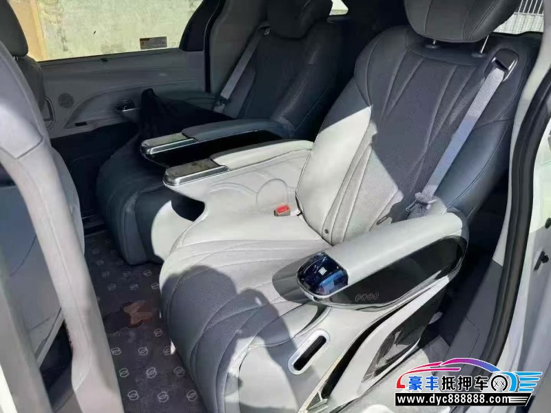 25年丰田格瑞维亚轿车抵押车出售