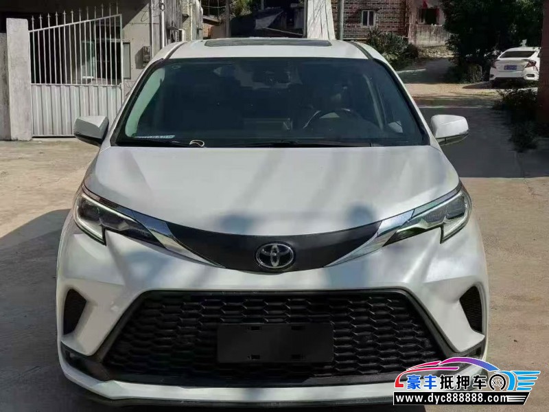 抵押车出售25年丰田格瑞维亚轿车