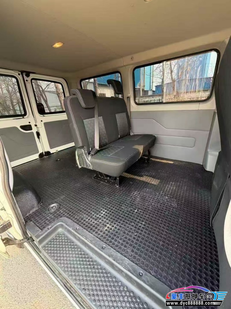 25年上汽大通V80轿车抵押车出售