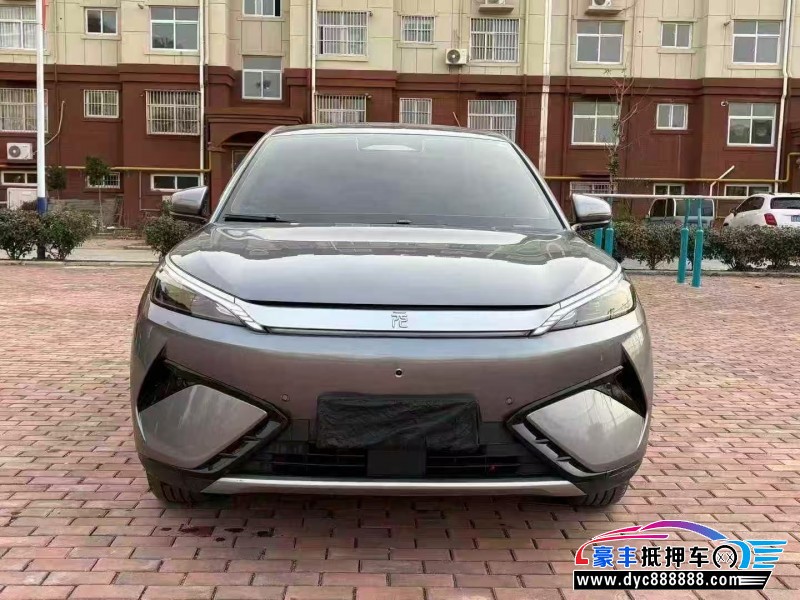 抵押车出售25年比亚迪元轿车