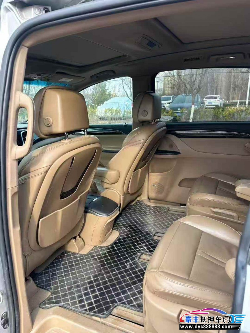 17年别克GL8轿车抵押车出售