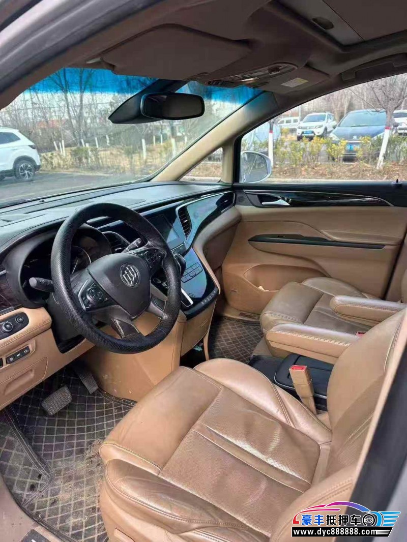 17年别克GL8轿车抵押车出售