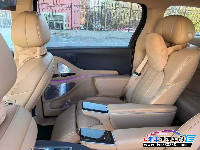 25年岚图梦想家轿车抵押车出售