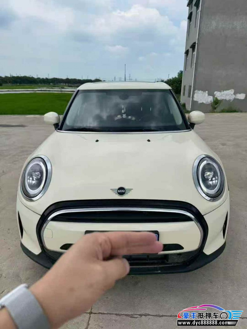 抵押车出售22年宝马MINI轿车