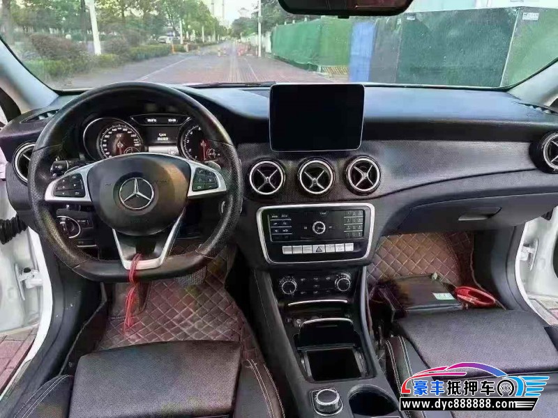 19年奔驰GLA轿车抵押车出售