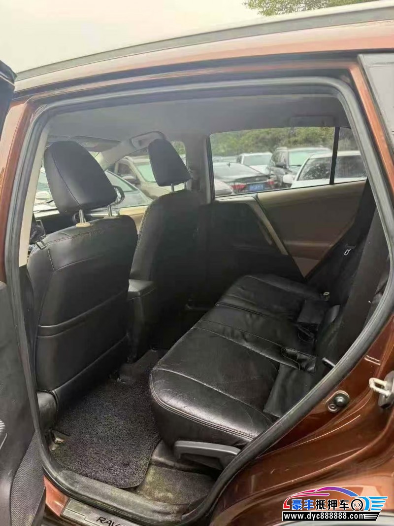 14年丰田RAV4轿车抵押车出售