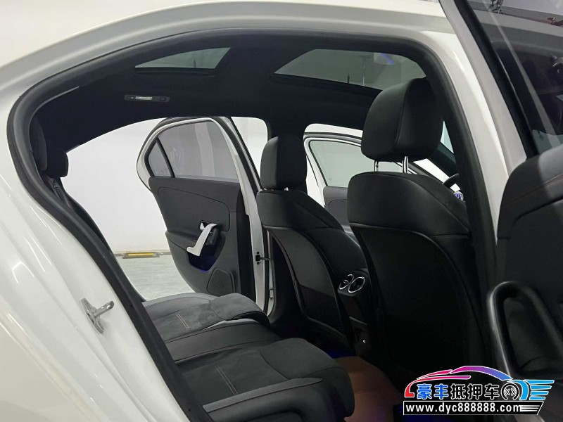 23年奔驰A轿车抵押车出售