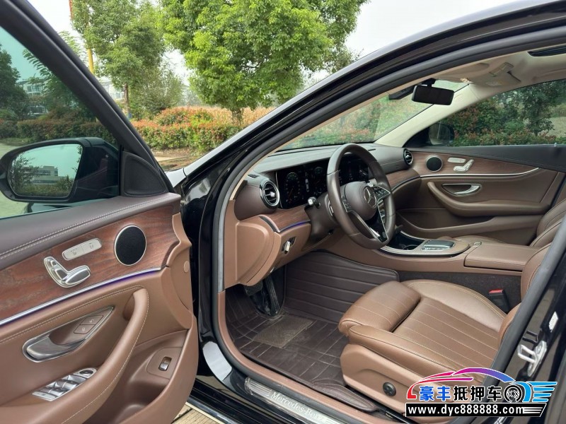 22年奔驰E轿车抵押车出售