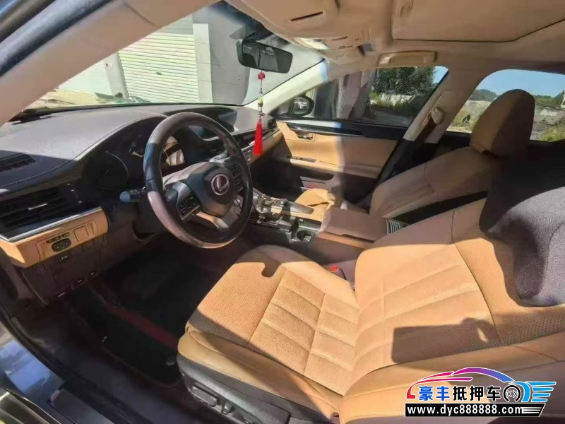 17年雷克萨斯ES轿车抵押车出售