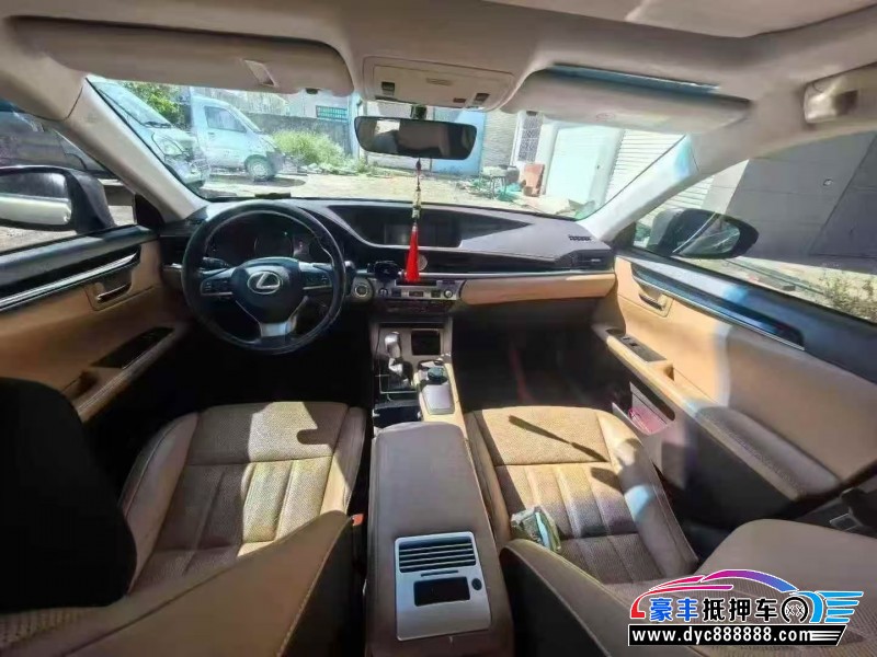 17年雷克萨斯ES轿车抵押车出售