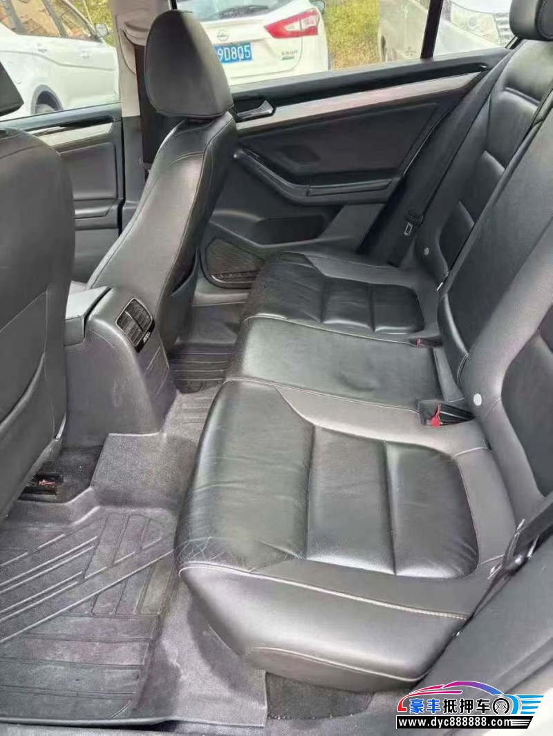 16年大众速腾轿车抵押车出售