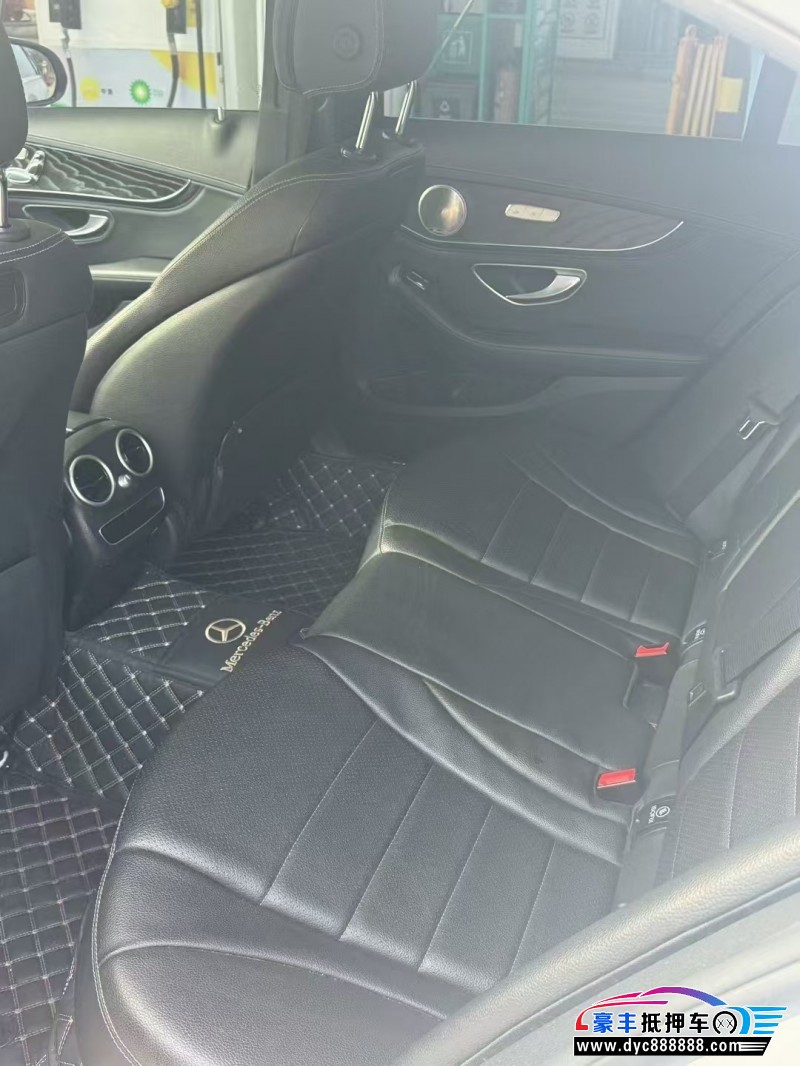 19年奔驰C轿车抵押车出售