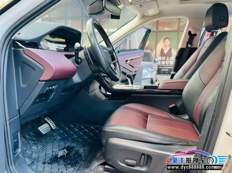 22年路虎揽胜极光轿车抵押车出售