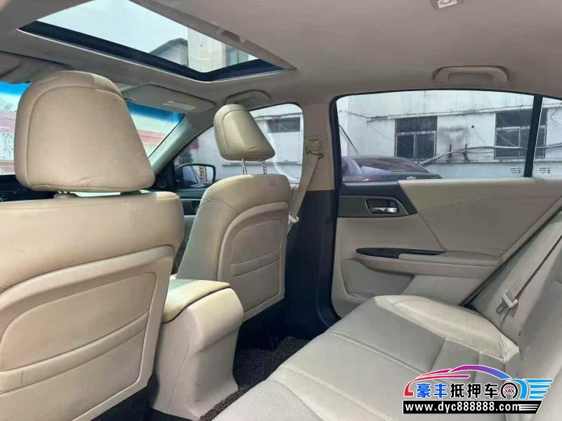 14年本田雅阁轿车抵押车出售