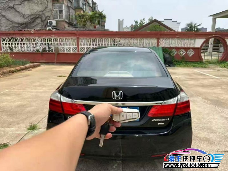 14年本田雅阁轿车抵押车出售