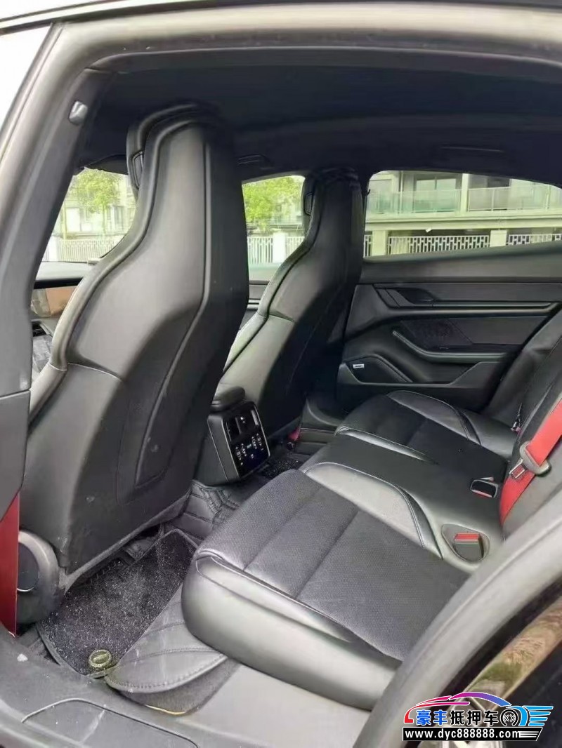 21年保时捷TaYcan轿车抵押车出售