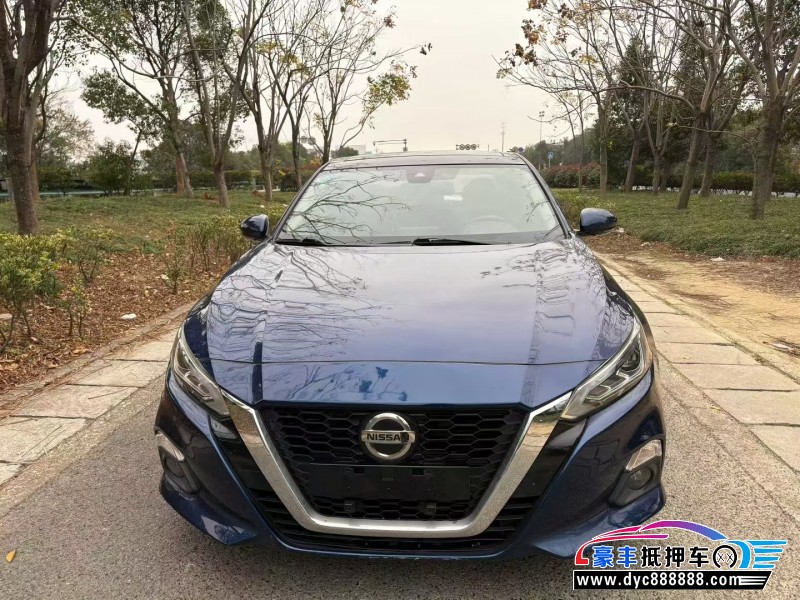 19年日产天籁轿车抵押车出售