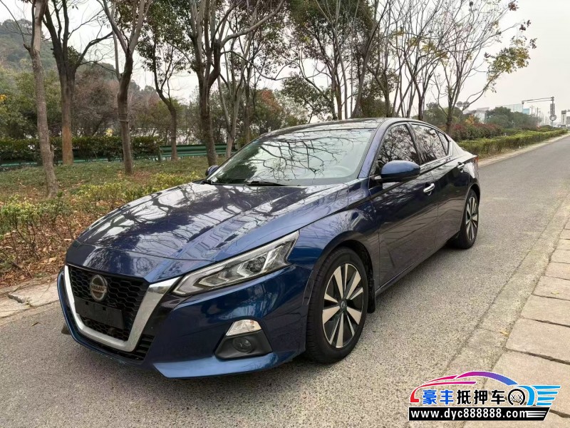 19年日产天籁轿车抵押车出售