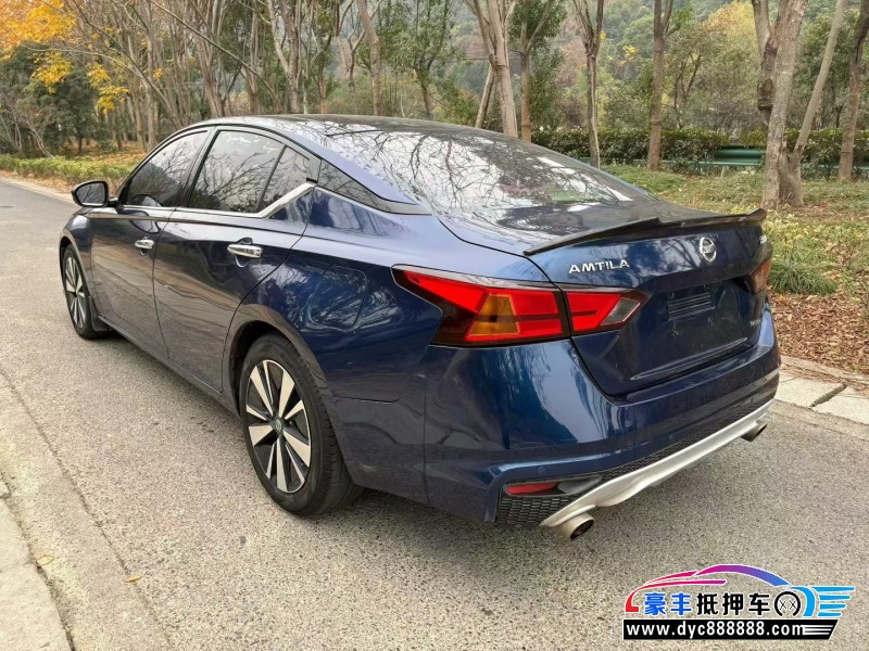 19年日产天籁轿车抵押车出售