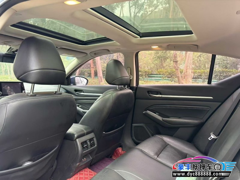 19年日产天籁轿车抵押车出售