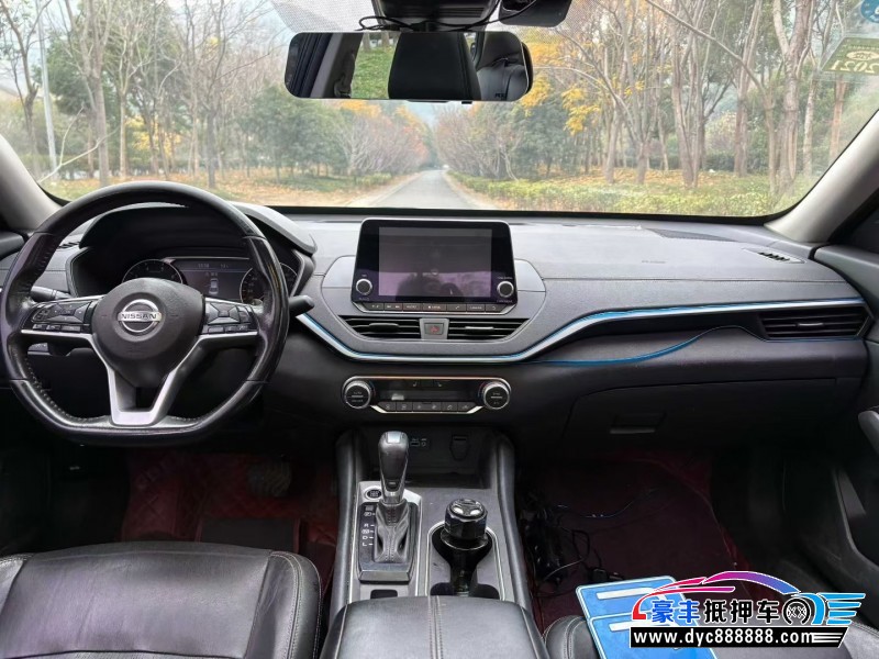 19年日产天籁轿车抵押车出售