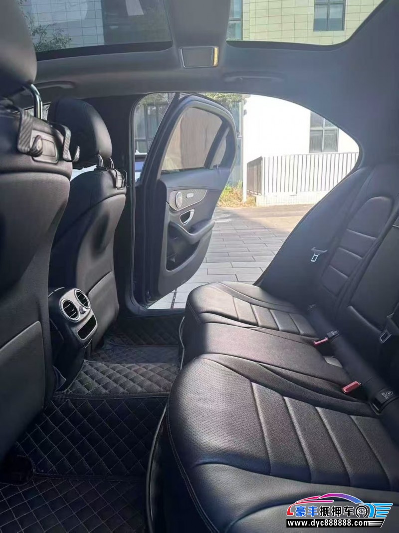 19年奔驰C轿车抵押车出售