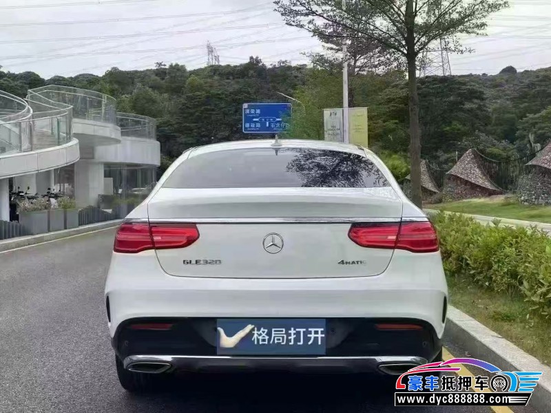 17年奔驰GLE轿车抵押车出售