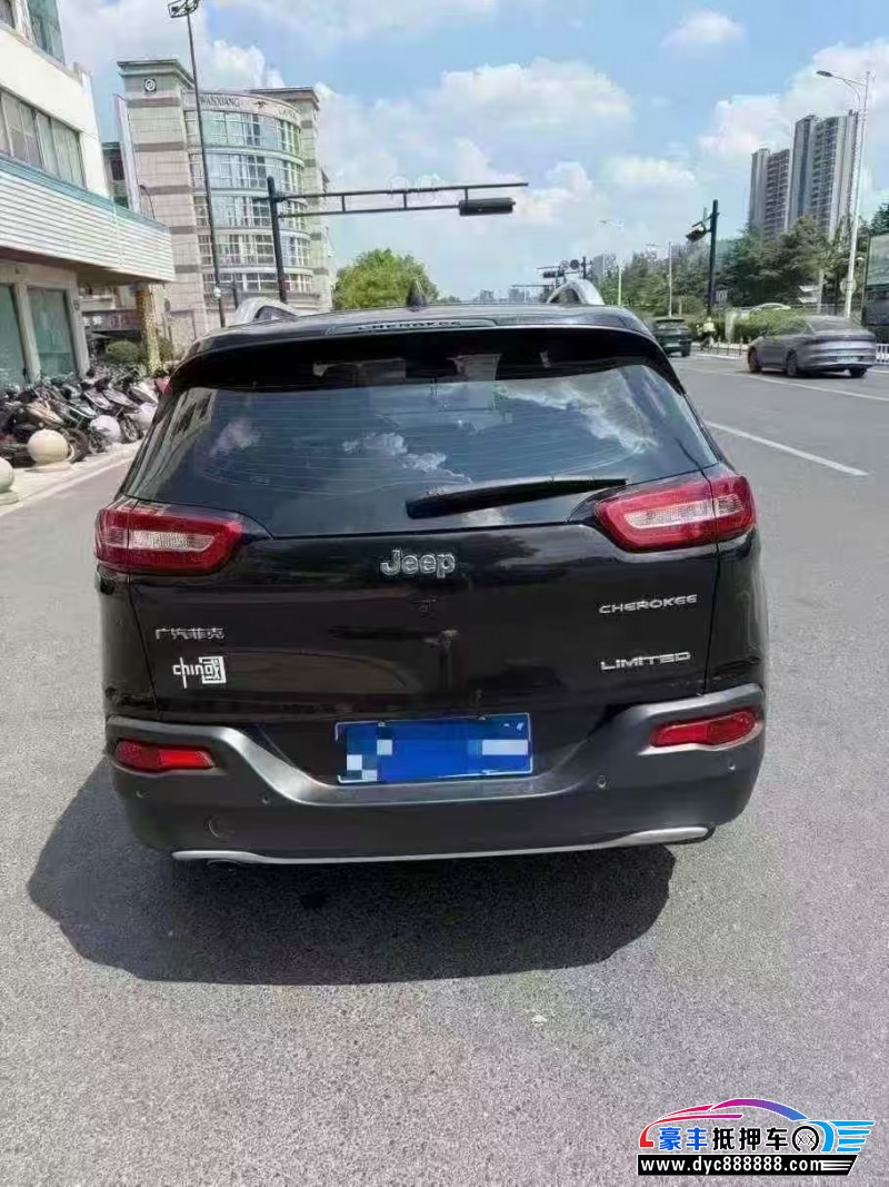 17年Jeep自由光轿车抵押车出售