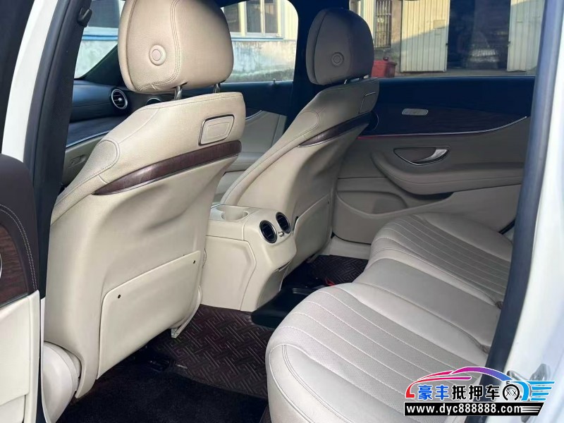 17年奔驰E轿车抵押车出售